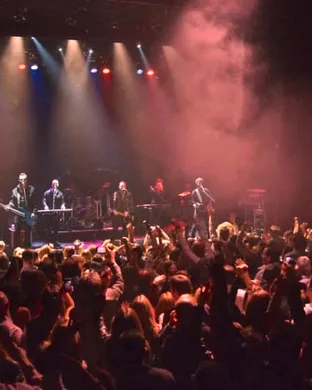 Super Diamond - The Neil Diamond Tribute