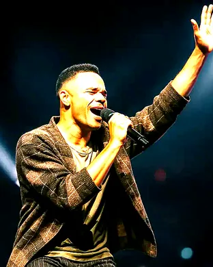 Live concert by Tauren Wells